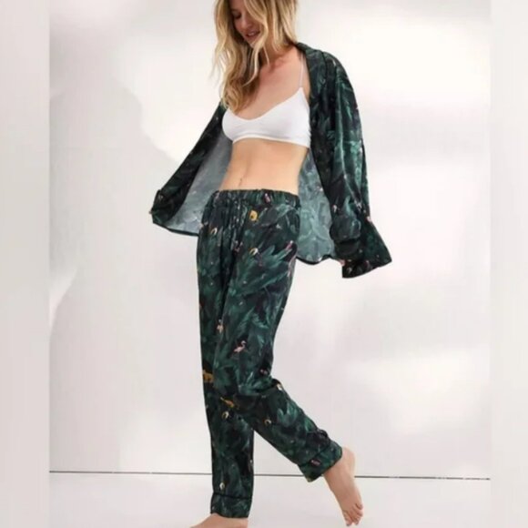 Revolve Plush Apparel Silky Jungle Print Pajama Set in Emerald Green Multi NWT - Picture 3 of 17